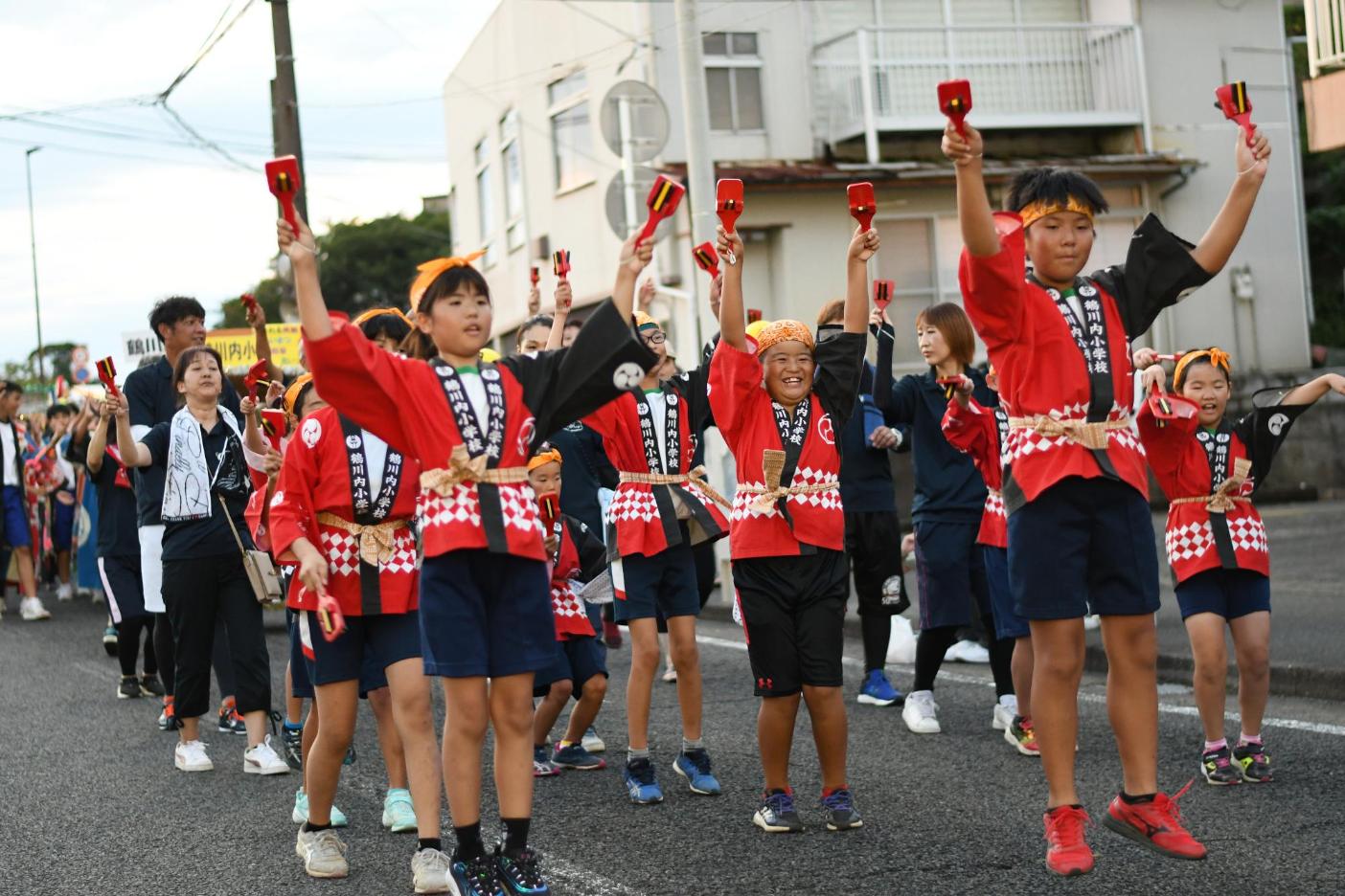 鶴川内小学校踊り連