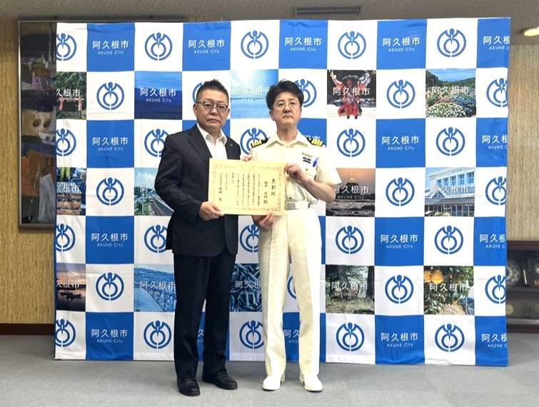 平川部長と西平市長の写真