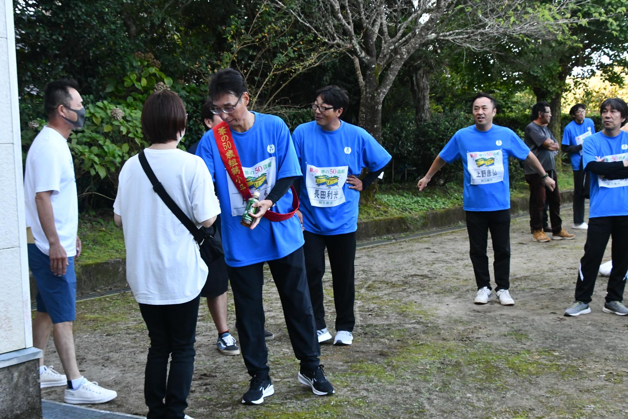 話をする参加者の写真