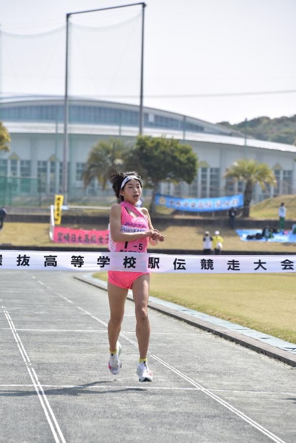 ゴールする女子選手の写真