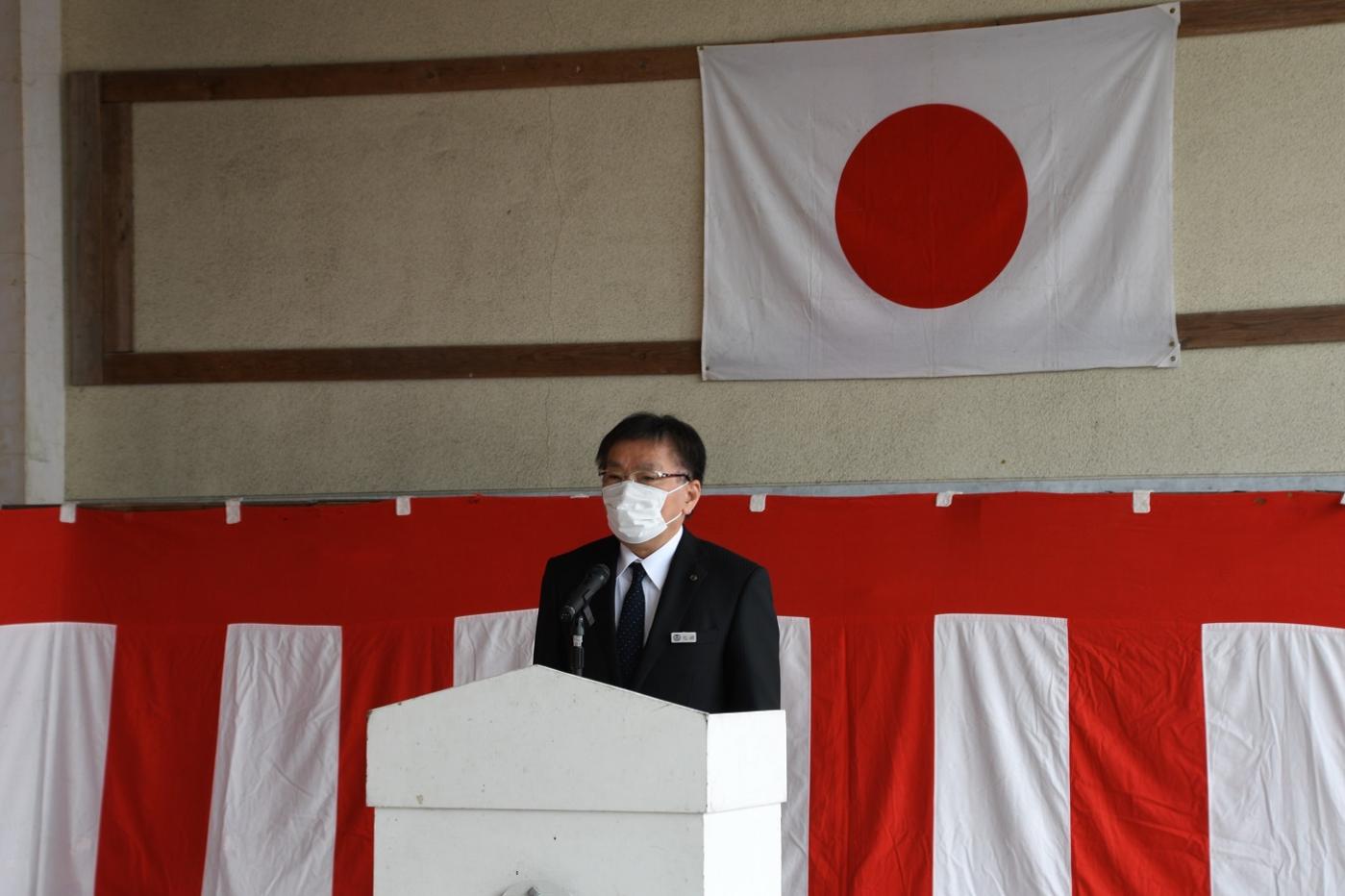 消防副管理者就任式であいさつを述べる松崎副市長の写真