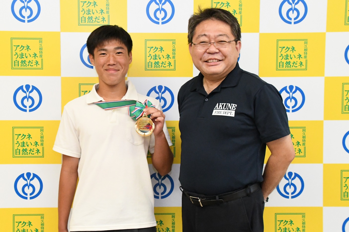 前田蓮生さんと西平市長の写真