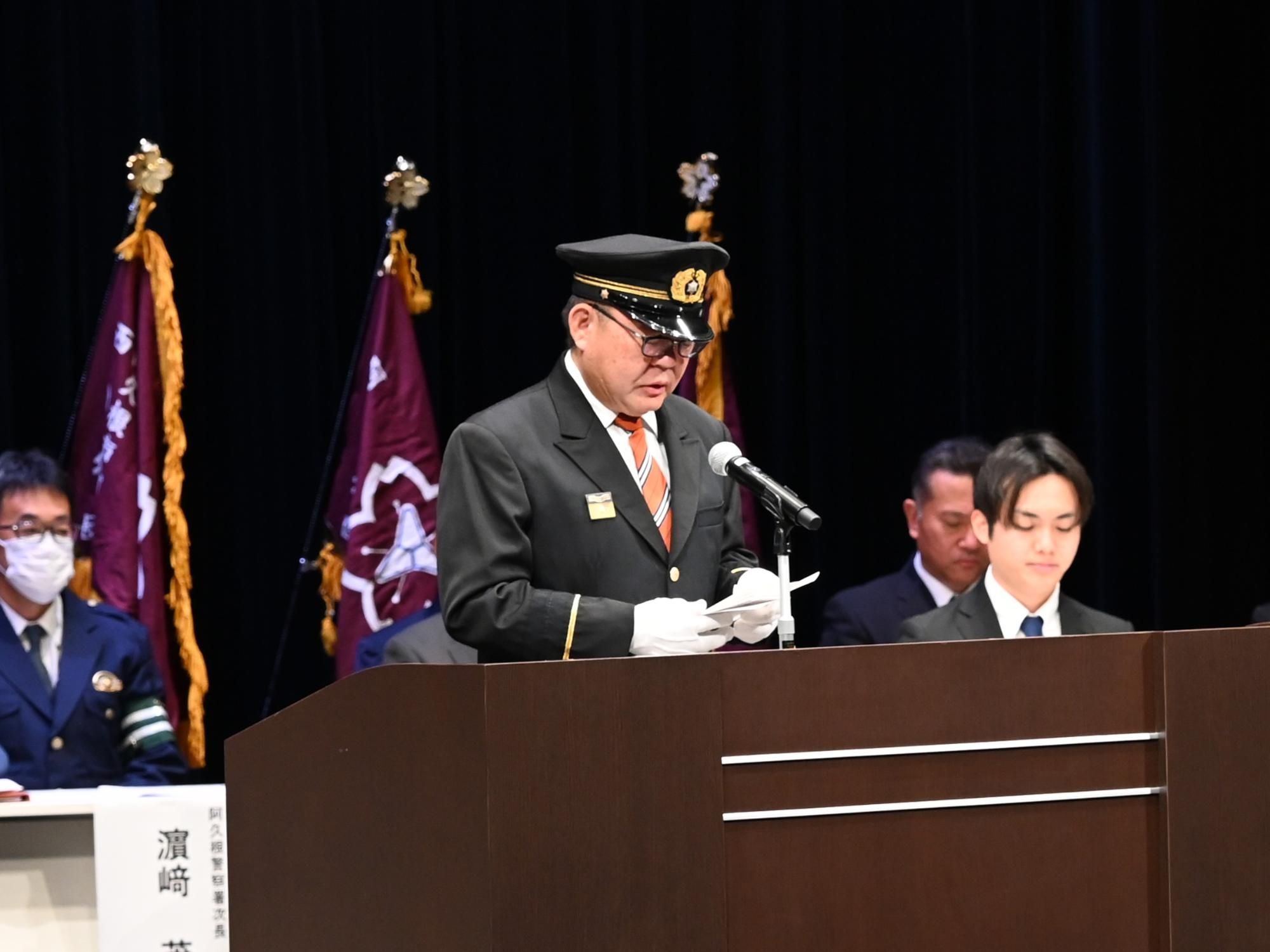 出初式の式典であいさつを述べる西平市長