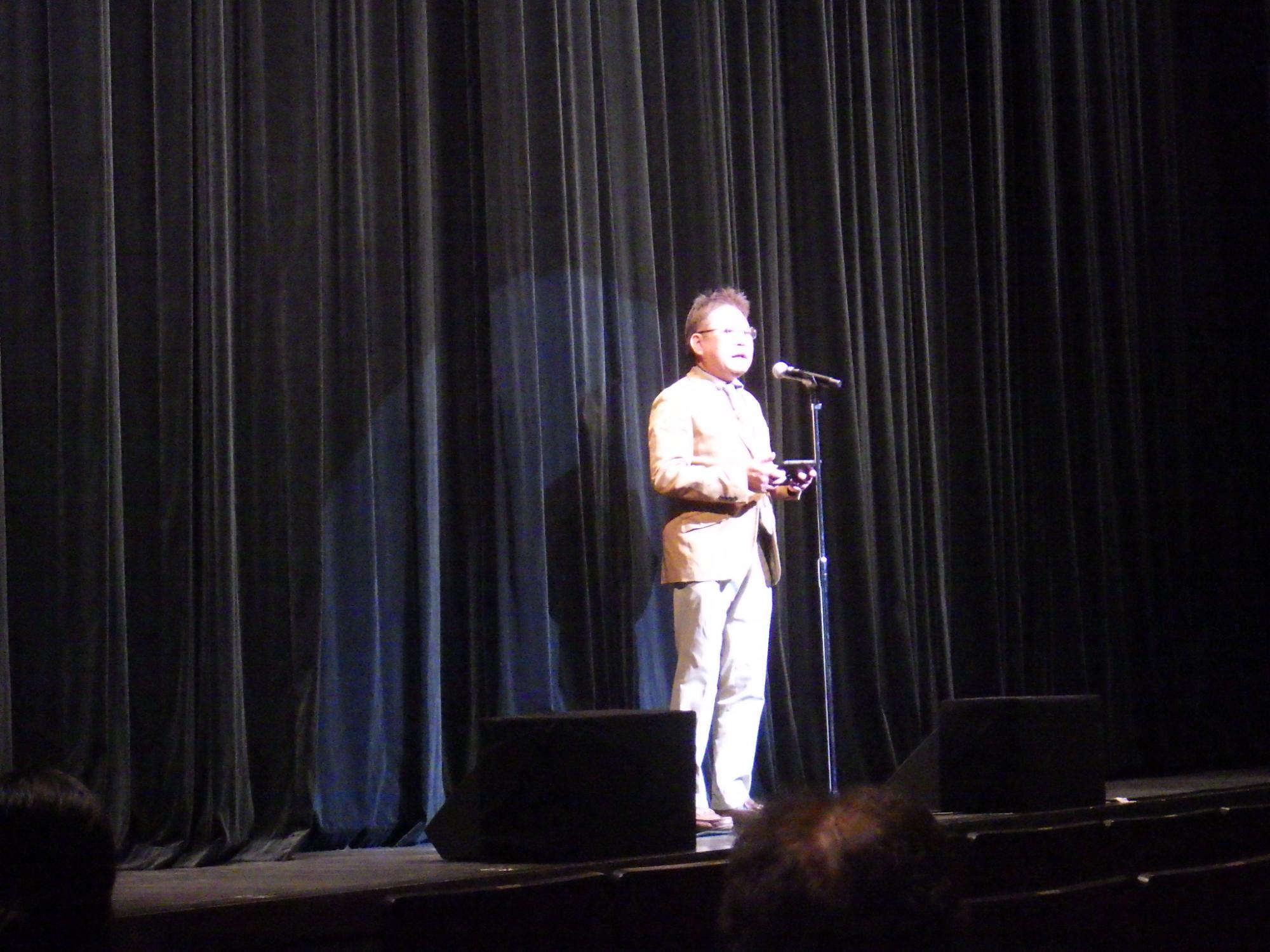 挨拶を述べる西平市長