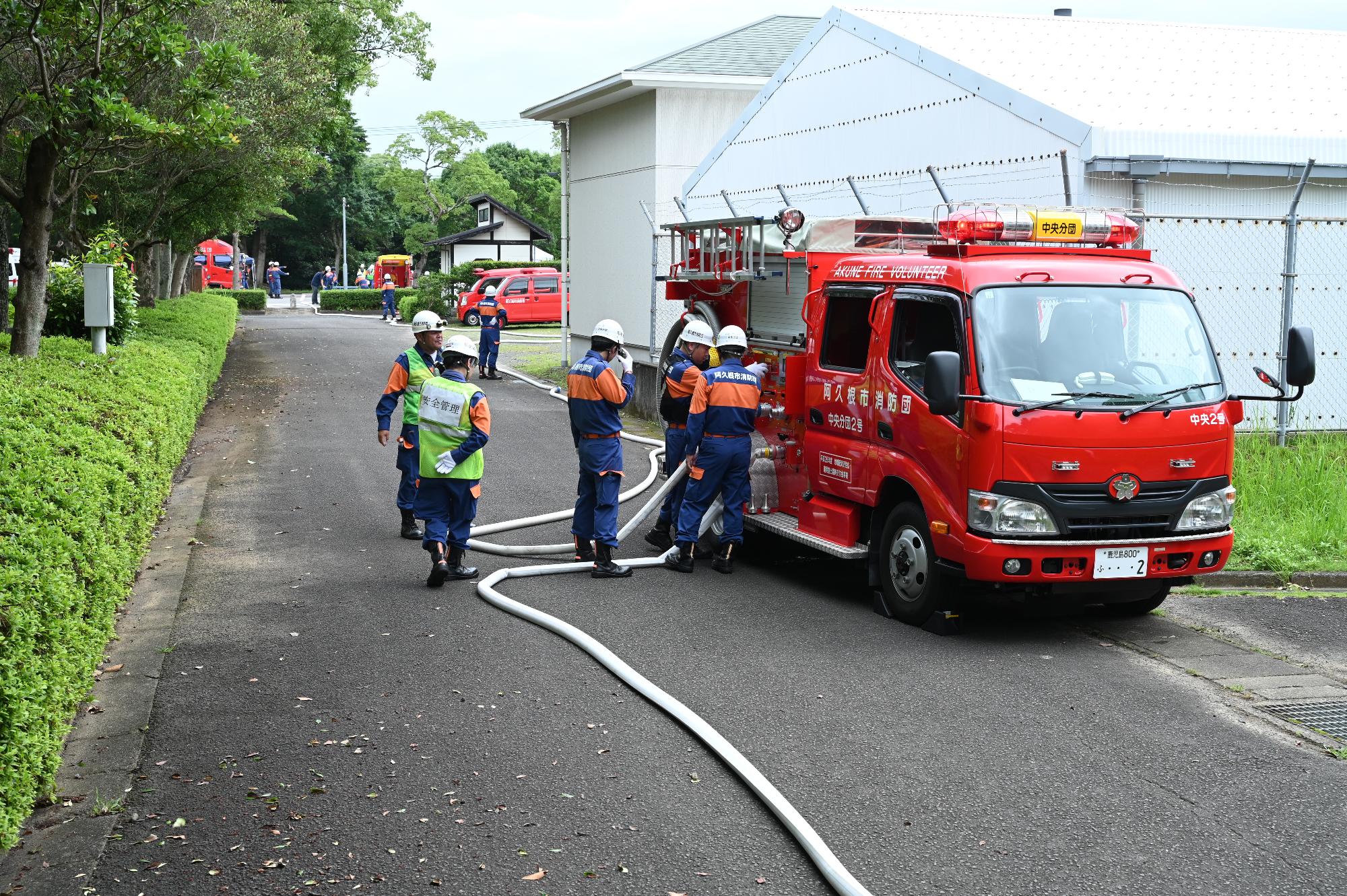 総合運動公園で火災想定訓練をする消防団員ら