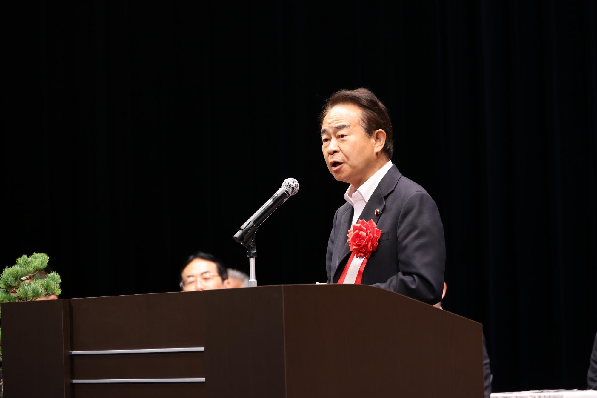 来賓挨拶をする野間健衆議院議員